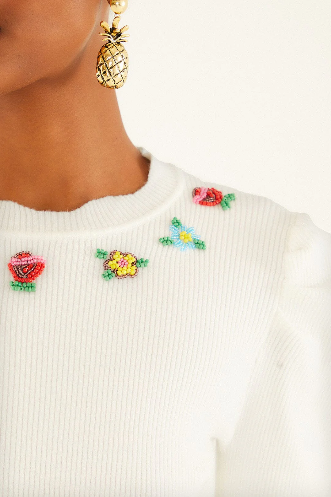 Off-White Flower Embroidery Knit Top - Image 4